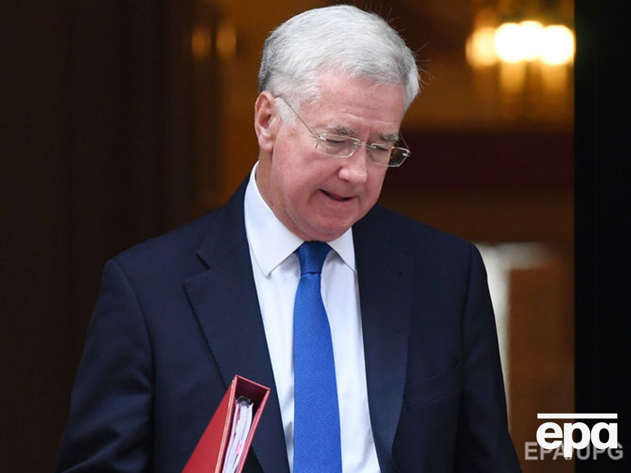 Фэллон – первый министр кабинета премьер-министра Терезы Мэй, который уходит в отставку на фоне скандала о сексуальных домогательствах