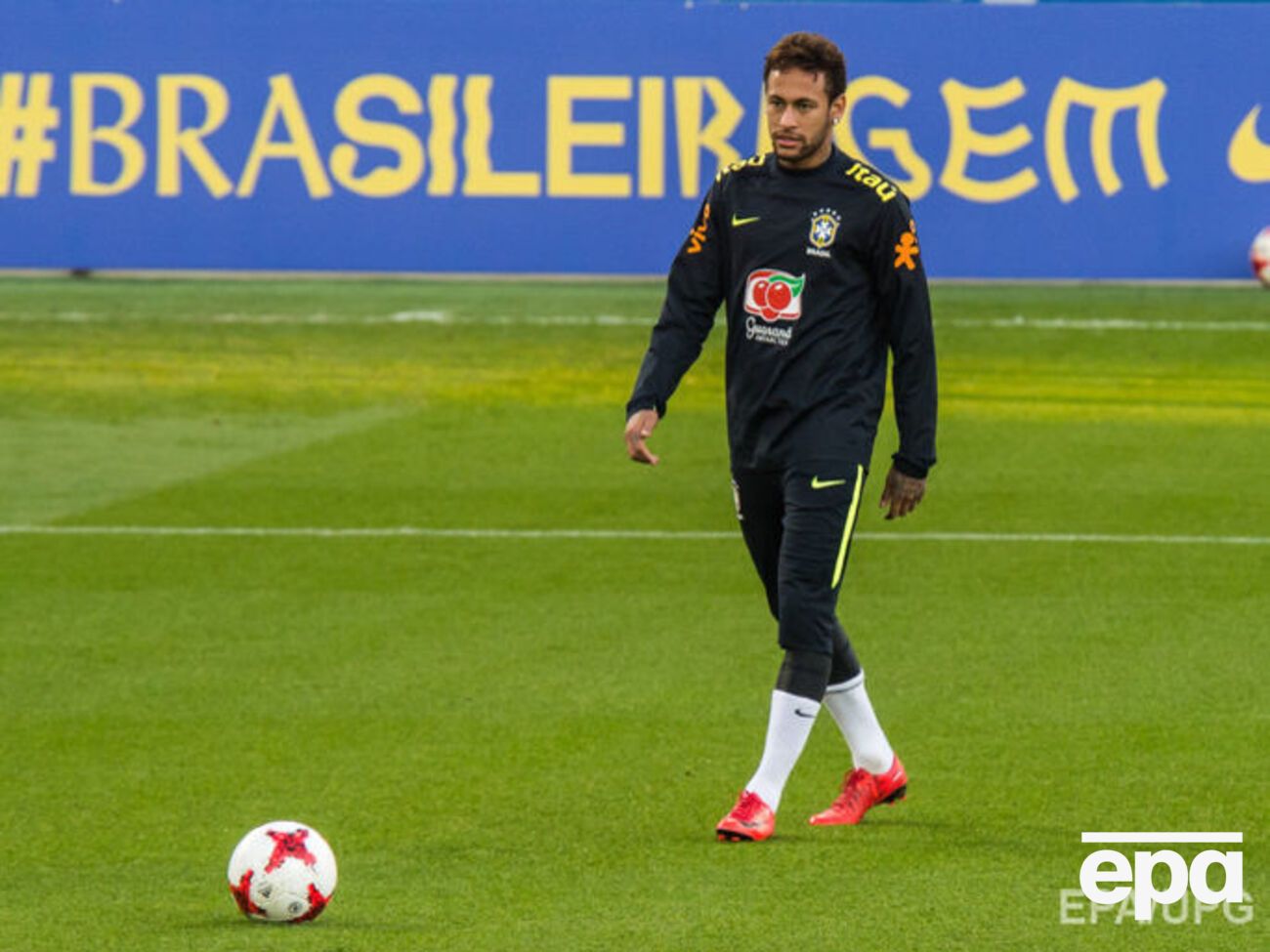 Неймар навестил бывших одноклубников