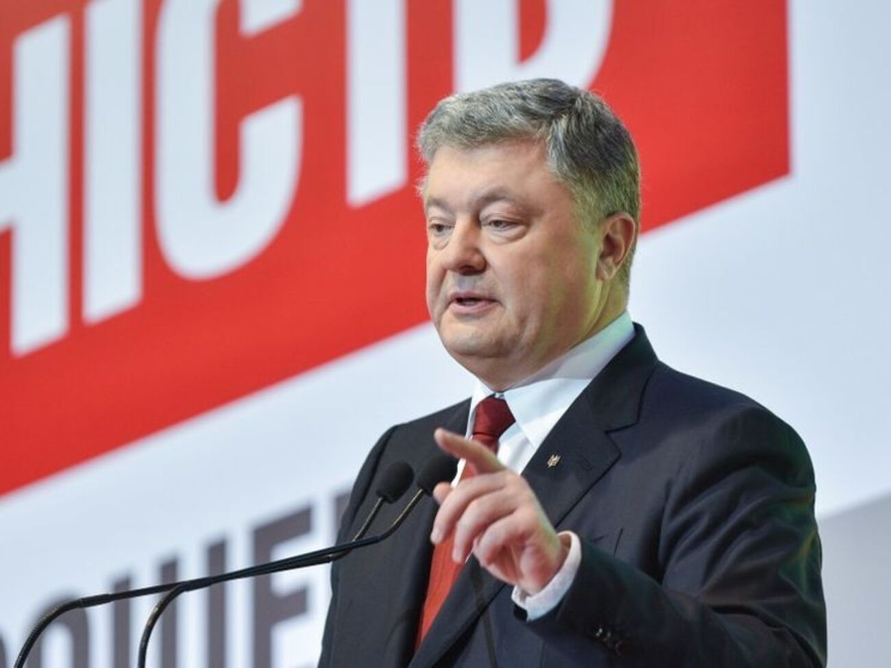 Порошенко: Ми повертаємо українську мову українцям змалечку