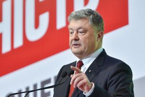 Порошенко: Мы возвращаем украинский язык украинцам с малых лет