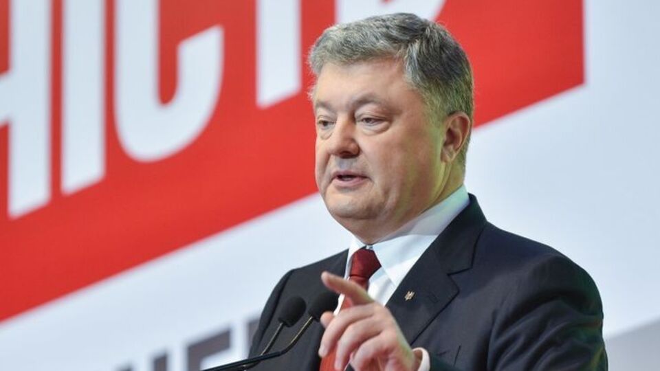 Порошенко: Мы возвращаем украинский язык украинцам с малых лет