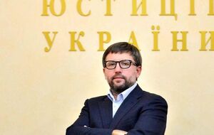 Денис Чернышов: У меня вопрос к очень "компетентной" Раде, которая сначала быстро принимает "закон Савченко", а после так же быстро его отменяет. Может, потому, что все, кто надо, вышел