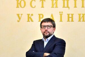 Денис Чернышов: У меня вопрос к очень "компетентной" Раде, которая сначала быстро принимает "закон Савченко", а после так же быстро его отменяет. Может, потому, что все, кто надо, вышел