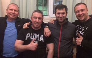 Март 2017-го, Лукьяновское СИЗО. Слева направо: Львовский (смотрящий за женским корпусом изолятора), Алик Хусанулин (смотрящий за всем СИЗО), Роман Насиров и Буба (смотрящий за камерами для пожизненно осужденных)