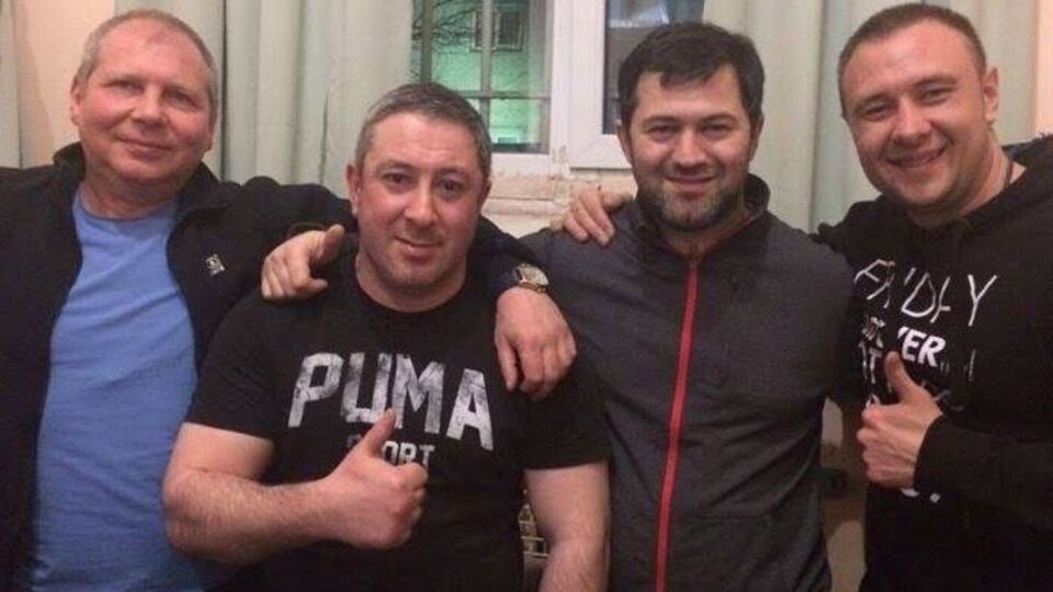 Март 2017-го, Лукьяновское СИЗО. Слева направо: Львовский (смотрящий за женским корпусом изолятора), Алик Хусанулин (смотрящий за всем СИЗО), Роман Насиров и Буба (смотрящий за камерами для пожизненно осужденных)