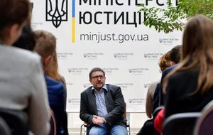 Денис Чернышов: Требования довольно вменяемые, касаются норм, которые действуют в тюрьмах еще с советских времен. Нормальному цивилизованному человеку эти нормы понять невозможно