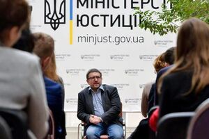 Денис Чернышов: Требования довольно вменяемые, касаются норм, которые действуют в тюрьмах еще с советских времен. Нормальному цивилизованному человеку эти нормы понять невозможно