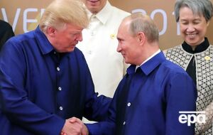 Путин и Трамп встретились и кратко пообщались во Вьетнаме