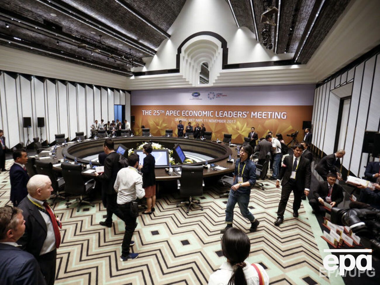 Переговоры проходили в кулуарах саммита АТЭС на вьетнамском курорте Дананг