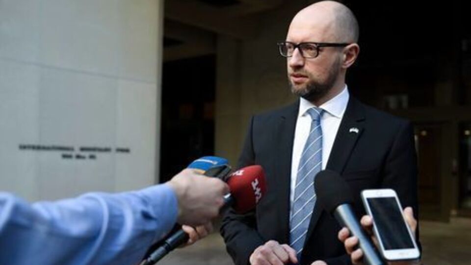Яценюк: Стандартна відповідь в українській політиці: "ми переходимо в опозицію, ось вам мій кулак"