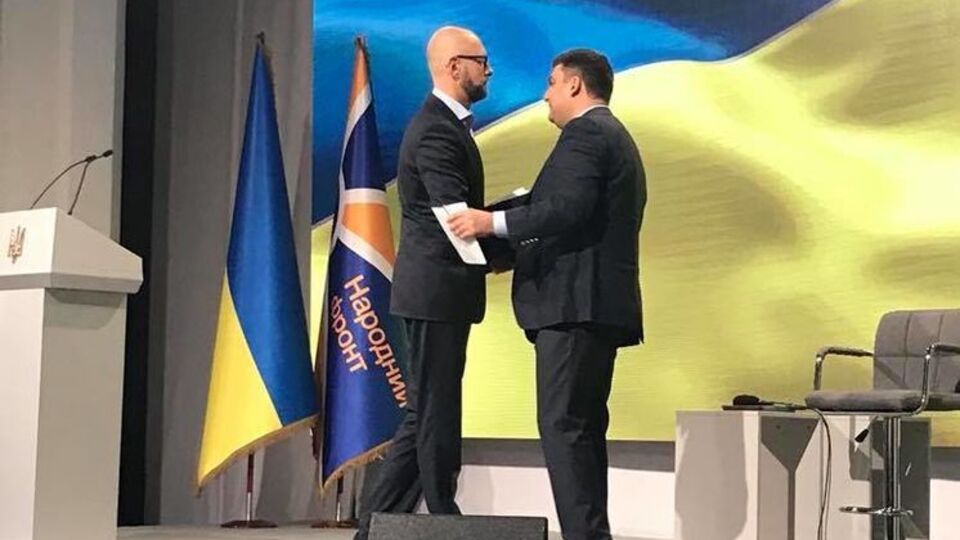 Гройсман (праворуч) заявив, що Яценюк його друг