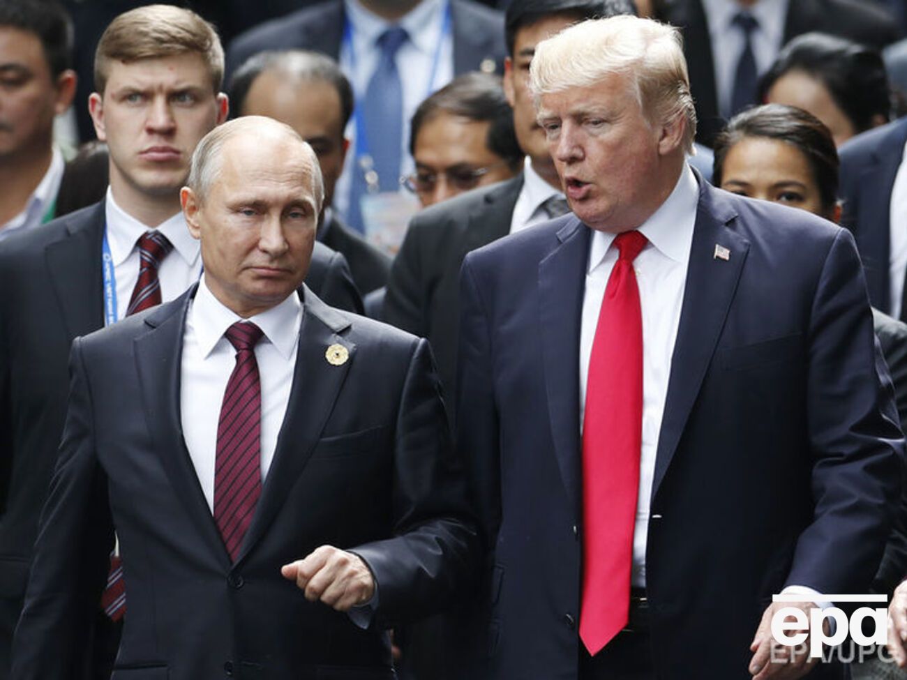 У В'єтнамі пройшла коротка зустріч Путіна і Трампа
