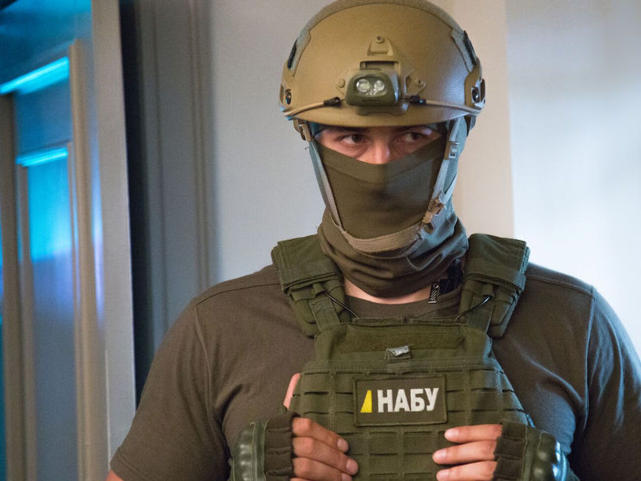 Киянка заявила, що співробітник НАБУ незаконно проник до її помешкання