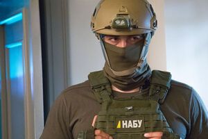 Киянка заявила, що співробітник НАБУ незаконно проник до її помешкання