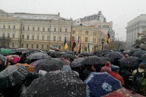Колонна протестующих в Киеве