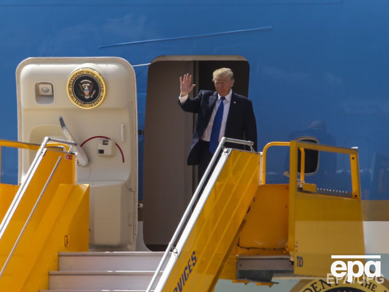 ЗМІ розповіли, як Трамп чекав у лімузині в аеропорту помічника з їжею з&nbsp;McDonald's