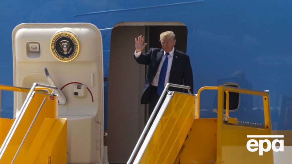 СМИ рассказали, как Трамп ждал в лимузине в аэропорту помощника с едой из McDonald's