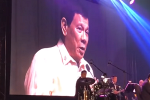 Дутерте отметил, что спел "по требованию верховного главнокомандующего США"