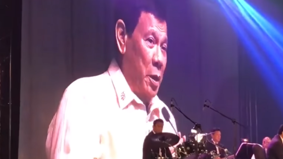 Дутерте зазначив, що заспівав "на вимогу верховного головнокомандувача США"