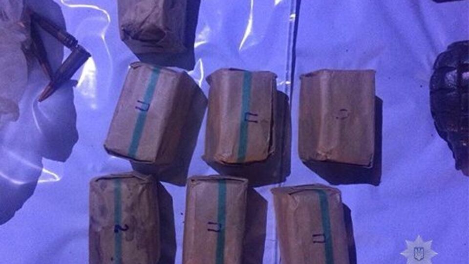 Поліцейські виявили за сидінням водія боєприпаси