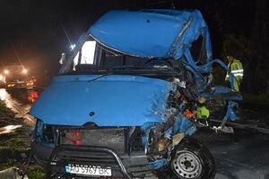 Попередньо, Mercedes Sprinter виїхав на зустрічну смугу