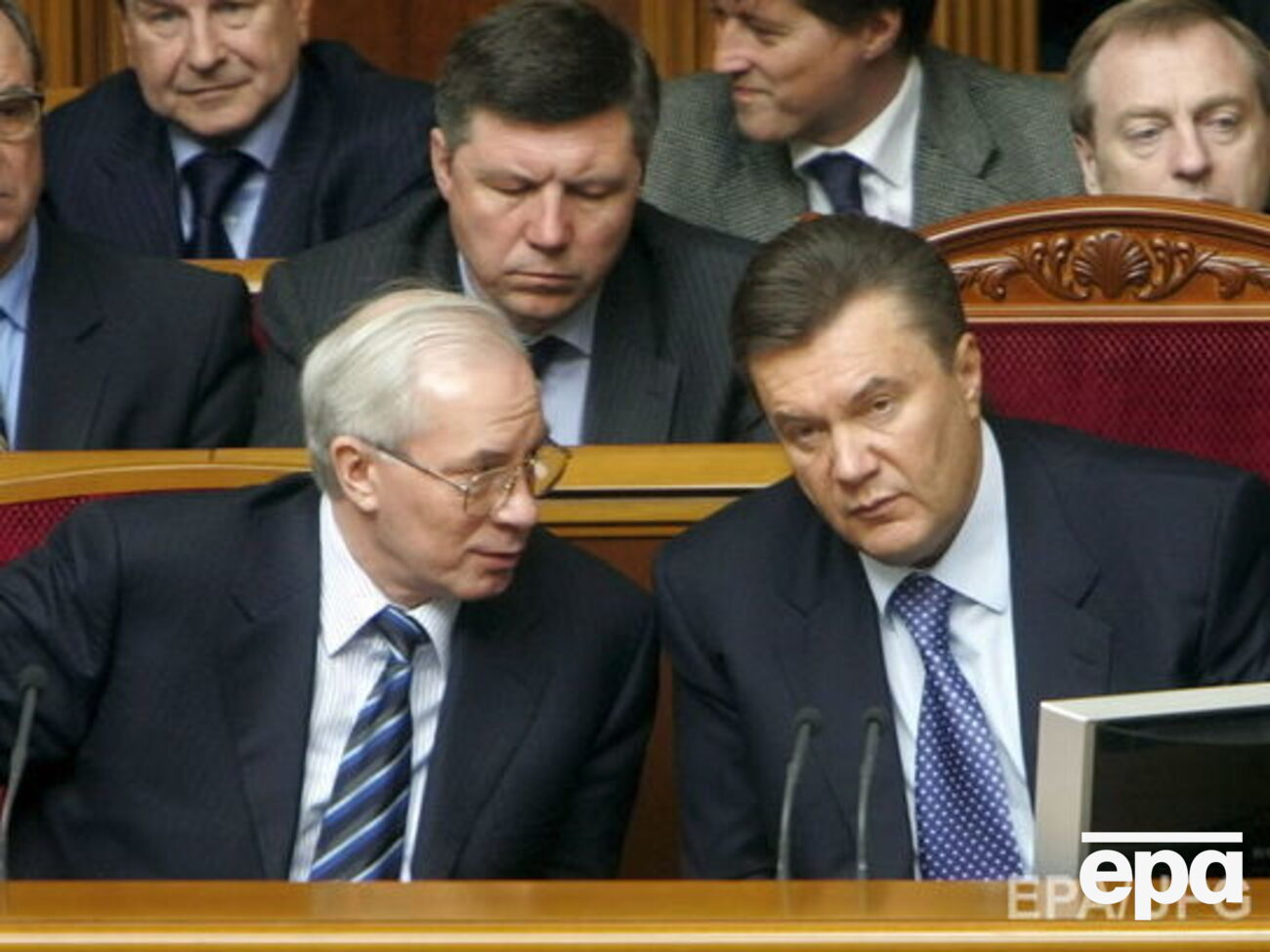 Екс-чиновники, які втекли в Росію, залишилися без українських пенсій