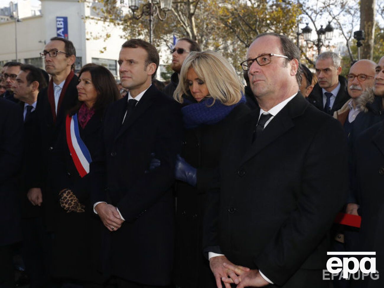 Ідальго, Еммануель і Бріджит Макрони, Олланд під час хвилини мовчання