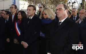 Идальго, Эммануэль и Бриджит Макроны, Олланд во время минуты молчания