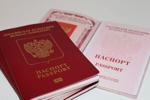 "Влада" Криму почала відбирати паспорти РФ