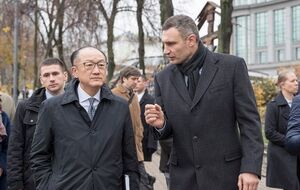 Ким (на фото слева): Мы готовы приводить инвесторов, но Украина должна показать, что серьезно относится к вопросу реформирования и готова воплощать необходимые изменения