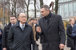 Кім (на фото зліва): Ми готові приводити інвесторів, але Україна має показати, що серйозно ставиться до питання реформування і готова втілювати необхідні зміни