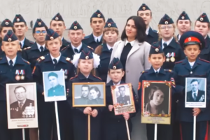Діти і депутат Держдуми виконали пісню "Дядя Вова, мы с тобой"