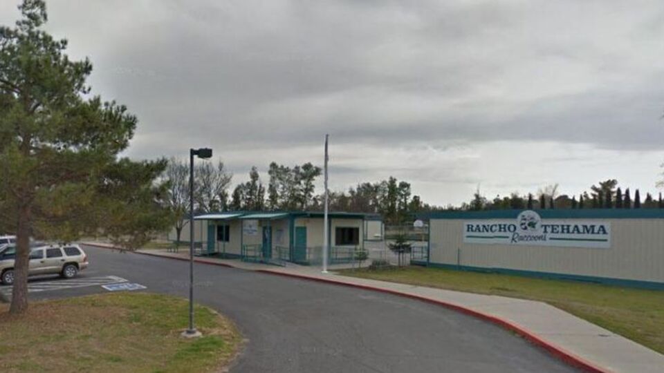 Школа розташована в окрузі Техама, штат Каліфорнія