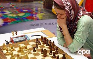 На чемпионате мира по классическим шахматам в Иране Музычук, как и остальные шахматистки, играла в головном платке
