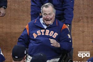 Сейчас Бушу-старшему 93 года