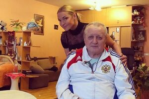 Волочкова: Я дуже люблю дарувати добро і робити подарунки... Але це, мабуть, найсумніша покупка у моєму житті... Інвалідний візок для любого тата...