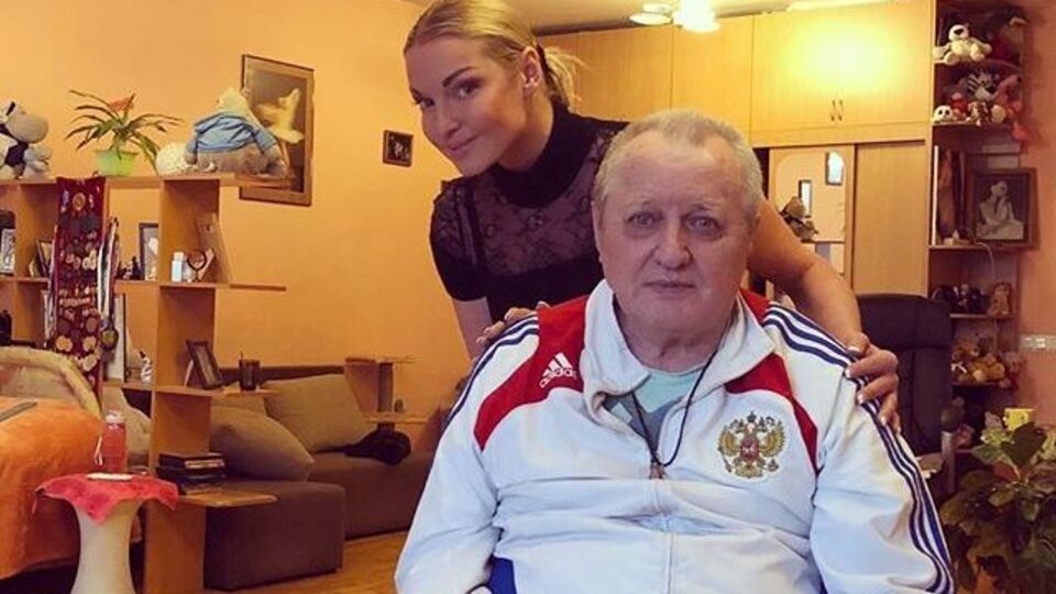 Волочкова: Я дуже люблю дарувати добро і робити подарунки... Але це, мабуть, найсумніша покупка у моєму житті... Інвалідний візок для любого тата...