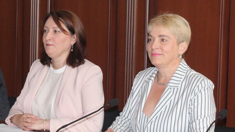 Глава НАПК Наталья Корчак (слева) 16 июня представила Анну Соломатину (справа) как руководителя департамента финансового контроля и мониторинга образа жизни чиновников