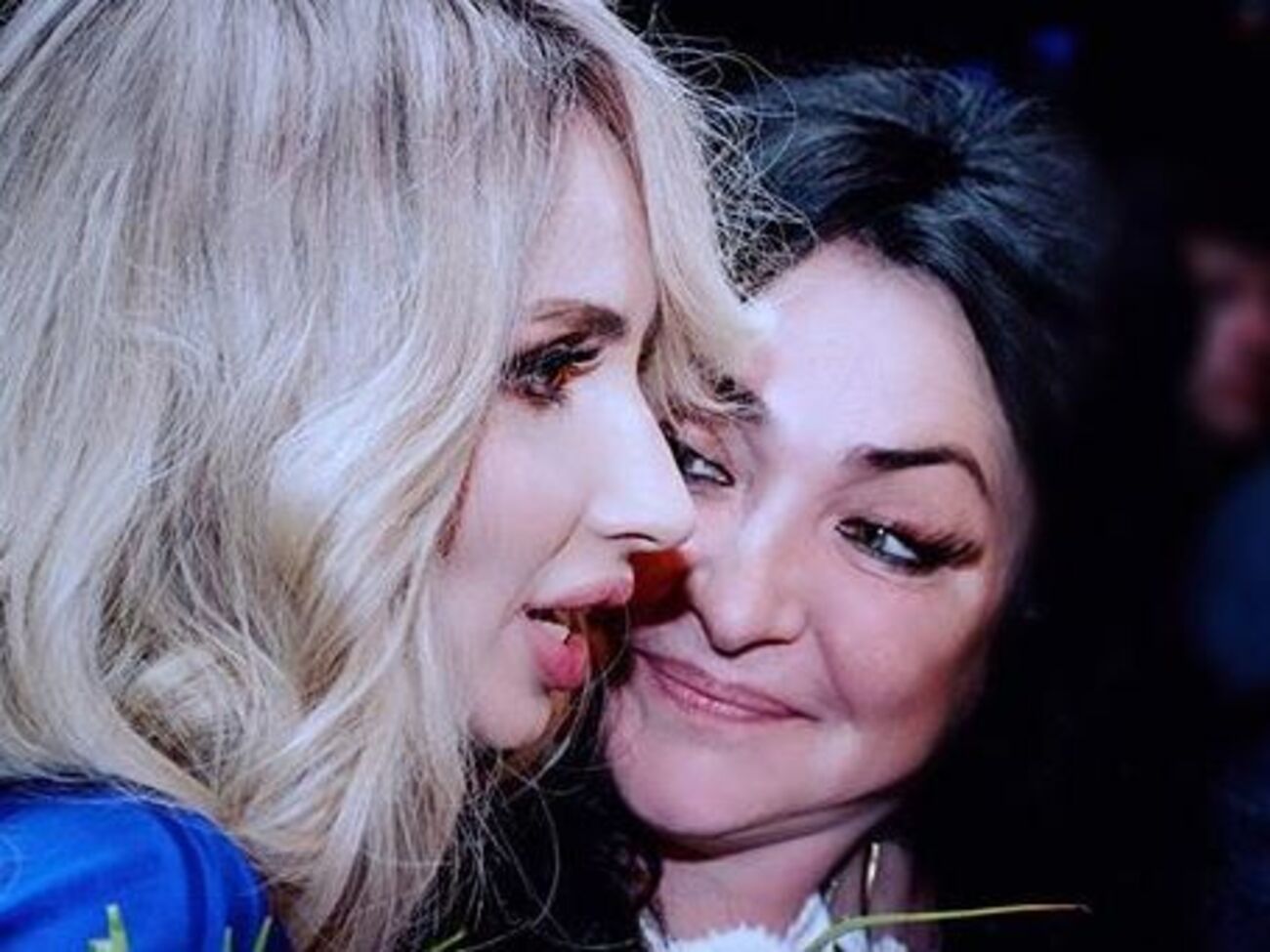 Loboda:&nbsp;Моя дорогая Лолочка, наши с тобой отношения с годами становятся только крепче и прочнее