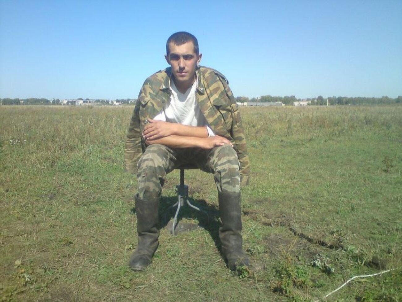 Эбель вел страницу в сети "ВКонтакте" под псевдонимом Юрий Коляденков