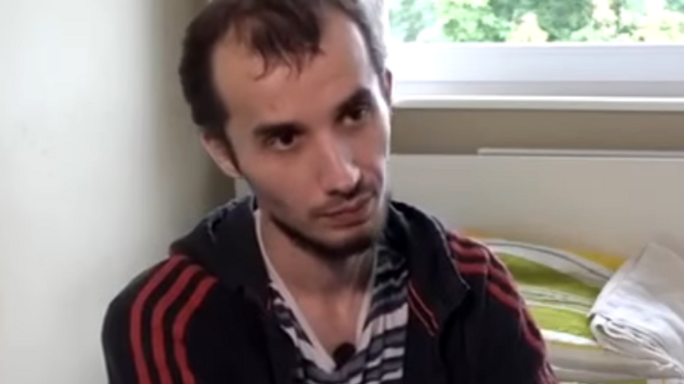 Эскерханов рассказывал журналу Time, что жил в Чечне на "полуподпольном положении"