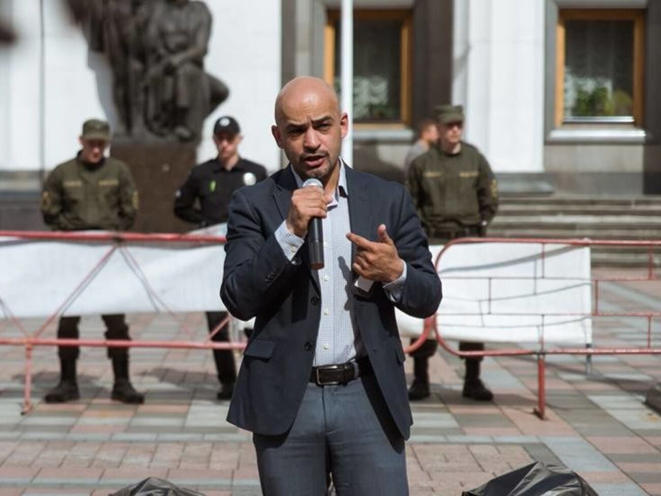 Я тоже хочу тихой и мирной эволюции, честных ребят в кристально честных органах. Но их, черт возьми, нет