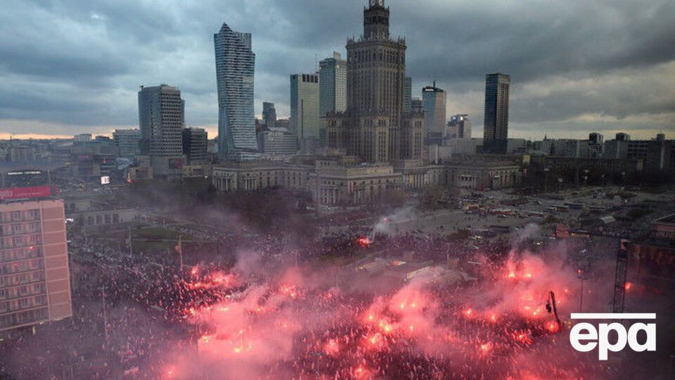 Польський уряд закликають засудити "расистський і фашистський марш, який пройшов у Варшаві"