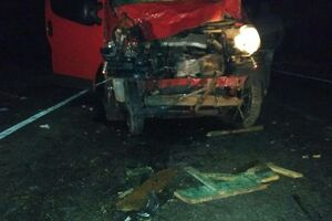 Із возом зіткнувся мінівен