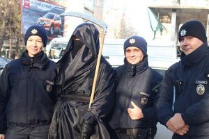 Флешмоб ставил целью напомнить о высокой смертности на украинских дорогах