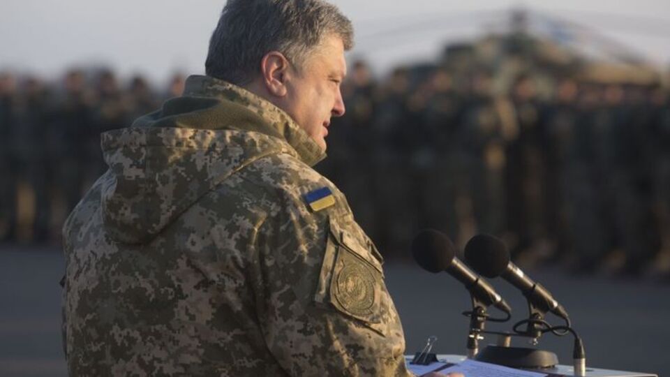 Порошенко отметил День морской пехоты в Мариуполе