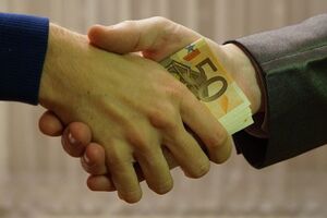 38% украинцев признались, что давали взятки