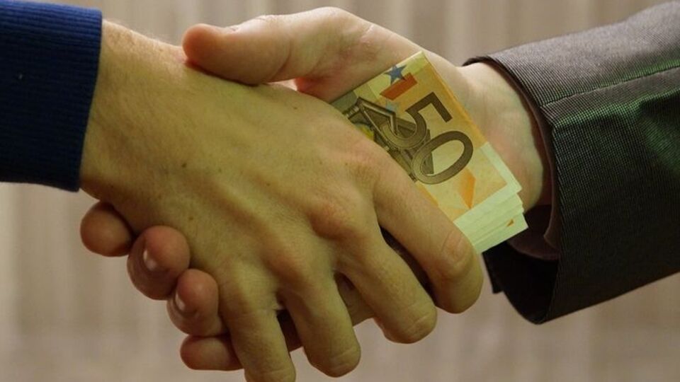 38% українців зізналися, що давали хабарі