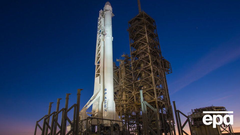 Falcon 9 залишається на стартовому майданчику