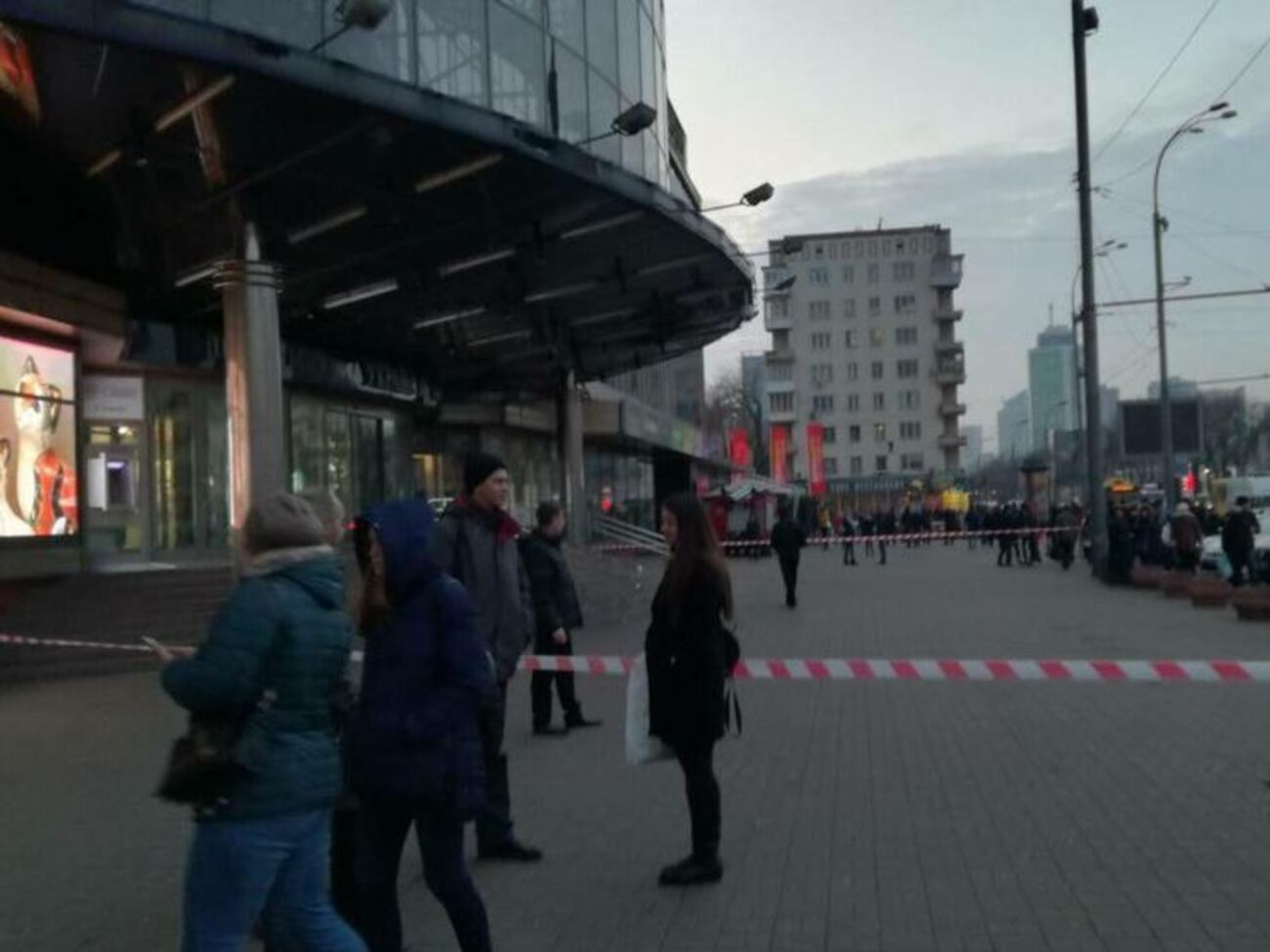 В Киеве людей эвакуируют с объектов, где может быть заложена взрывчатка